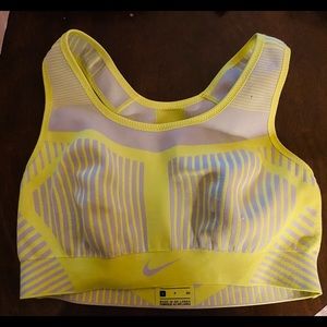 Nike FE/NOM Flyknit sports bra Size SMALL